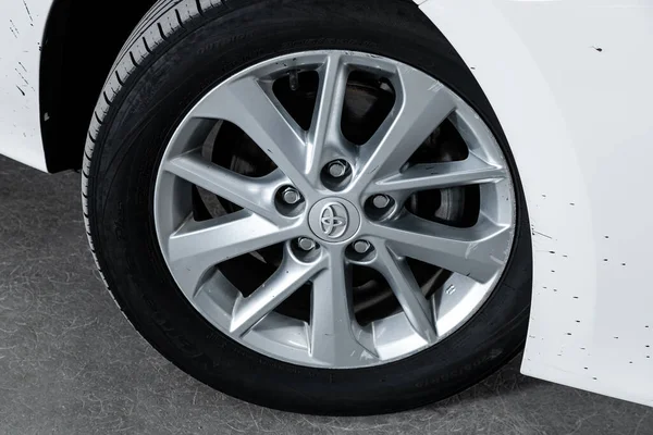 Novoszibirszk Oroszország Április 2020 Toyota Corolla Car Wheel Alloy Wheel — Stock Fotó