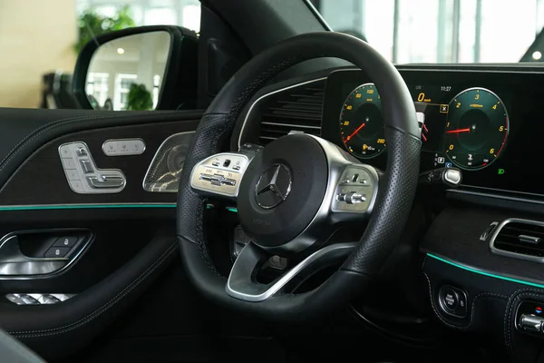 Novosibirsk Venäjä Huhtikuu 2020 Mercedes Benz Gle Luokka Musta Luksusauto — kuvapankkivalokuva