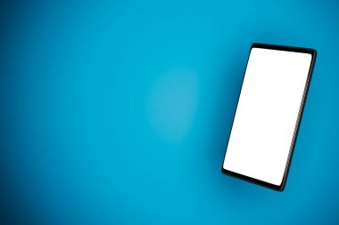 Üç boyutlu resimleme, mavi izole edilmiş arka planda beyaz ekranda modern bir akıllı telefonun görüntüsünü oluşturur. Tasarım, web afişi, web ve mobil için çizim, bilgi. Uygulama sunum kavramı
