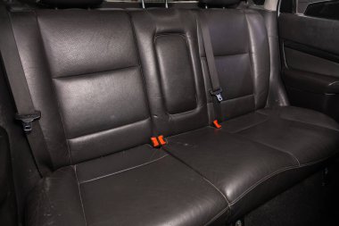Novosibirsk / Rusya 10 Haziran 2020: Ford Focus, Comfort vagonu içeride. Arabanın içi temiz: siyah arka koltuklar, başlıklar ve kemer. 