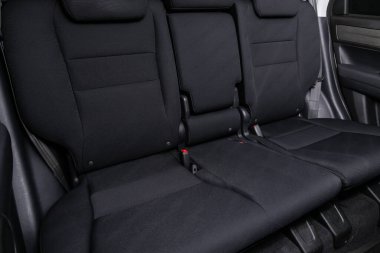 Novosibirsk / Rusya 11 Nisan 2020: Honda CR-V, rahat araba içeride. Arabanın içi temiz: siyah arka koltuklar, başlıklar ve kemer. 