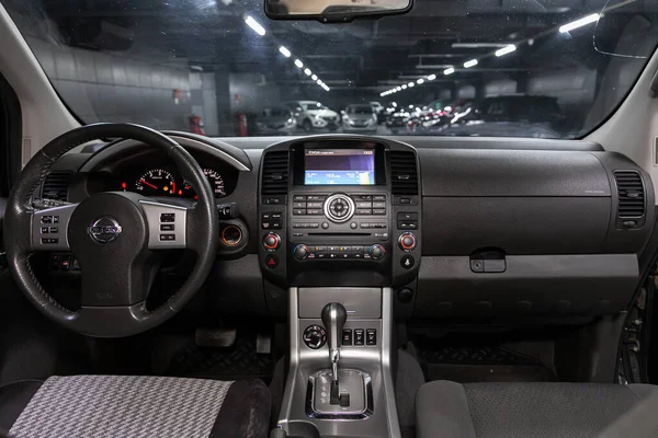 Novosibirsk Rusia Junio 2020 Nissan Pathfinder Prestige Interior Del Coche —  Fotos de Stock