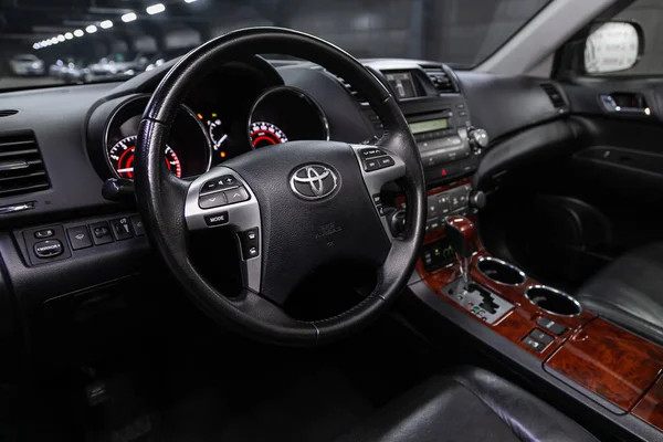 Novosibirsk Russia 2020 Toyota Highlander Salon New Stylish Car Steering — 스톡 사진