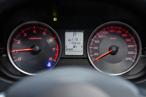 Novosibirsk Russia 2020年6月15日 スバルインプレッサXv Odometer Speedmeter タコメーター 燃料レベルの計装自動車パネルを閉鎖 — ストック写真