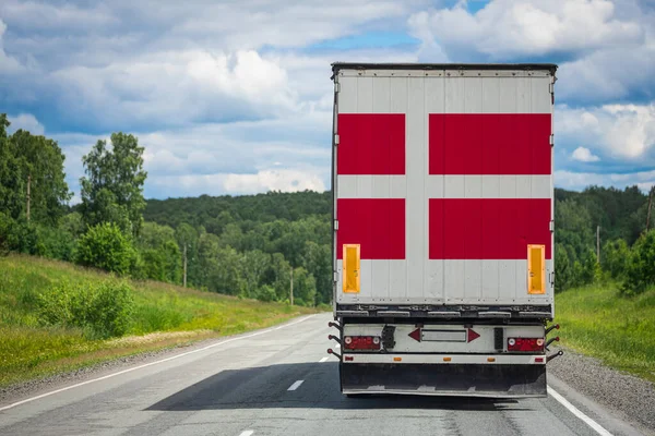 Camión Con Bandera Nacional Dinamarca Representada Puerta Trasera Lleva Mercancías — Foto de Stock