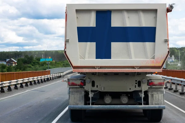 Camión Grande Con Bandera Nacional Finlan — Foto de Stock
