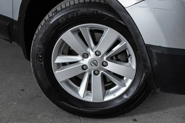 Novosibirsk Russia 2020 Nissan Quashqai Car Wheel Gray Car Close — 스톡 사진