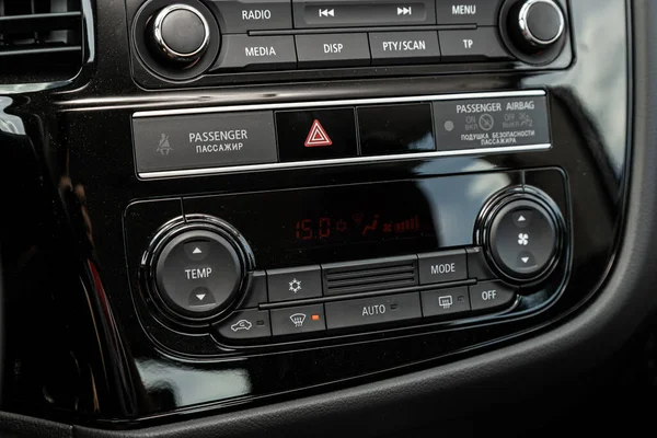 Novosibirsk Russia July 2020 Mitsubishi Outlander Vehicle Interior Visible Climate — Stock Photo, Image