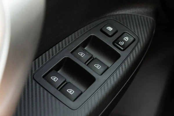 2020年7月4日 三菱Eclipse Cross Arm Rest Window Control Panel Door Lock — 图库照片