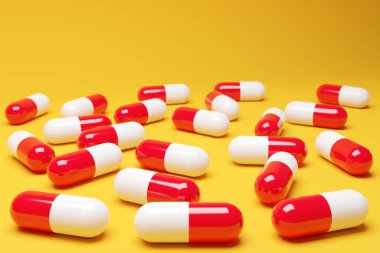 3D resimli beyaz - kırmızı kapsüllü ilaç sarı arka planda rastgele sıralanır. Kapsül ilacı