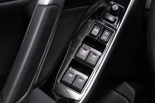 Novosibirsk Russia 2020年6月3日 スバルフォレスター 現代車のインテリア サイドドアボタン ウィンドウ ミラー調整ボタン ドアロック — ストック写真