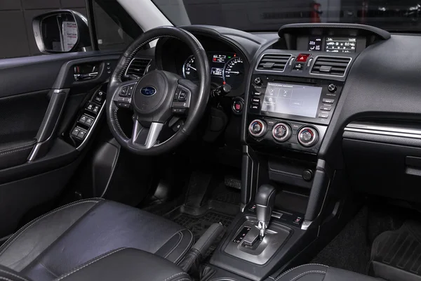 2020年6月3日 Subaru Forester Salon New Style Car Steering Wheel Dashboard — 图库照片