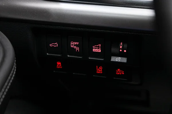 ノヴォシビルスク ロシア2020年6月3日 スバルフォレスター トランクリリースのクローズアップ オフロード ソナー その他のコントロールボタン 現代の車のインテリア — ストック写真