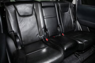 Novosibirsk / Rusya Temmuz 04: 2020: Lexus RX, siyah derili yolcular için arka koltuk. Rahat vagon içeride. 