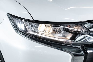 Dış görev ayrıntıları. Modern araba ksenon lambasına yakın dur.