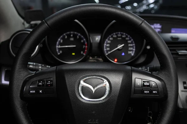 Novosibirsk Rusya Mayıs 2020 Mazda Auto Interior Logo Hız Göstergesi — Stok fotoğraf