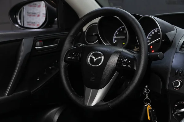 Novosibirsk Rusia Mayo 2020 Mazda Interior Automático Volante Con Logo —  Fotos de Stock