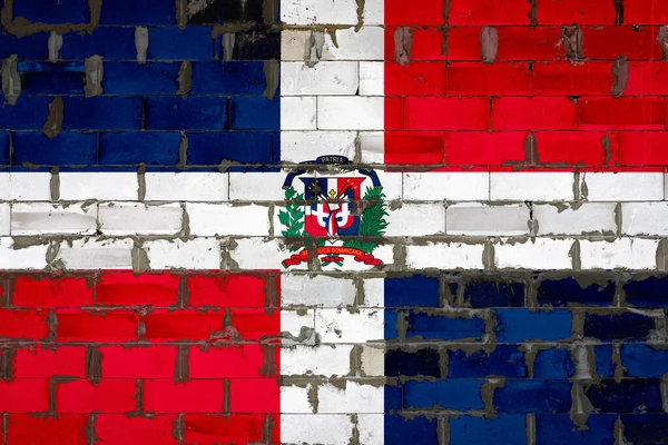 Dominicana Nın Ulusal Bayrağı Çimentoyla Kaplanmış Bloklardan Oluşan Bir Duvara — Stok fotoğraf