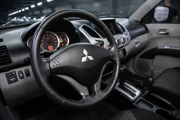 Novosibirsk Ρωσία Ιουλίου 2020 Mitsubishi L200 Μαύρο Πολυτελές Αυτοκίνητο Εσωτερικό — Φωτογραφία Αρχείου