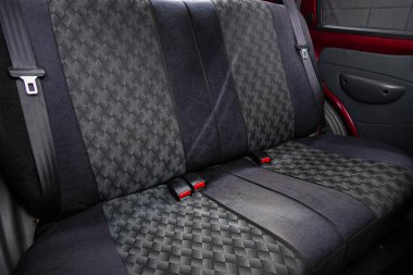 Novosibirsk / Rusya 27 Temmuz 2020: Daewoo Matiz, modern otomobilin arka koltukları, ön manzara