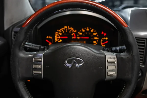 Novosibirsk Russia 2020 Infiniti Qx56 Steering Wheel Dshboard Sponometer Tachometer — 스톡 사진
