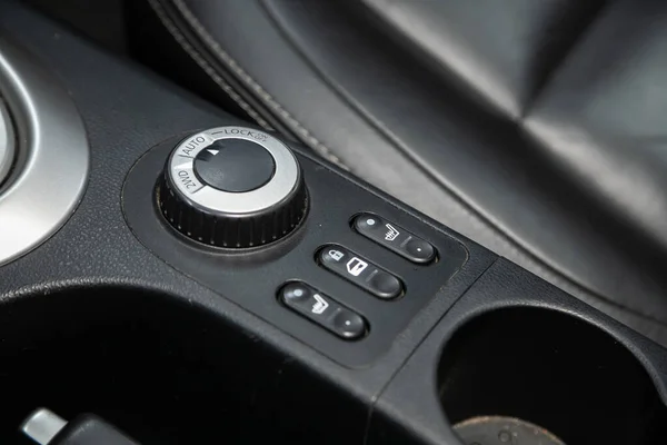 2020年7月18日 Nissan Qashgai Close 2Wd Auto Lock Switch Control Car — 图库照片