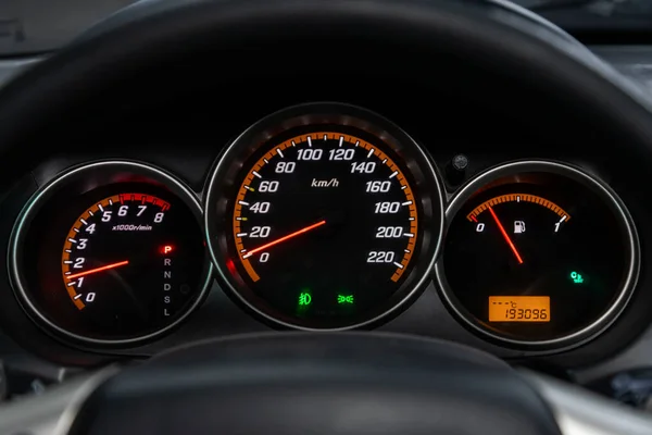 Novosibirsk Russia 2020年7月26日 Honda Jazz Close Up計装自動車パネルでOdometer 速度計 タコメータ 燃料レベル — ストック写真