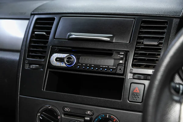 Novosibirsk Russia 2020 Nissan Tiida Latio Audio 스테레오 시스템 제어판 — 스톡 사진