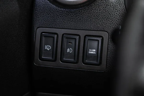 2020年8月1日 Suzuki Grand Vitara 前灯设定按钮关闭 现代汽车内部 — 图库照片