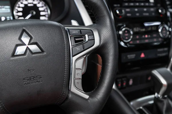 Novosibirsk Rusia Agosto 2020 Mitsubishi Pajero Sport Car Controller Steerling —  Fotos de Stock
