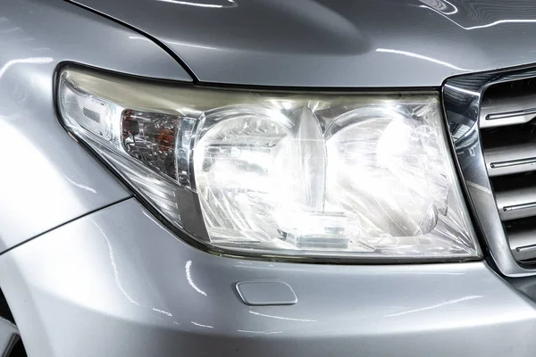 Новосибірськ Росія Серпня 2020 Toyota Land Cruiser 200 Glowing Headlight — стокове фото