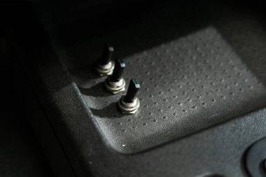 Araç panelindeki düğmelerin siyahı, ticari işaret yok