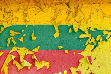 Litvanya 'nın ulusal bayrağı eski metal bir duvara eski püskü boyayla boyanmış. Ülke sembolü.