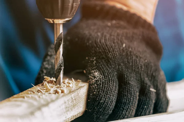 Close Male Construction Worker Black Dirty Construction Overall Closes Screw — Stock Photo, Image