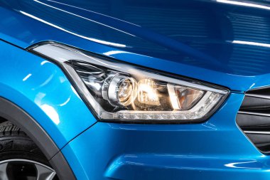 Novosibirsk / Rusya 01 Ağustos 2020: Hyundai Creta, yeni arabanın ayrıntılı ışığı. Dış detay  