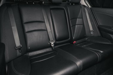 Novosibirsk / Rusya 25 Ağustos 2020: Honda Accord, Comfort Car in inside. Arabanın içi temiz: siyah arka koltuklar, başlıklar ve kemer. 