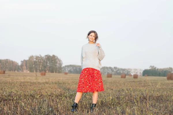 Stile Vita Moda Ritratto Giovane Donna Alla Moda Vestita Con — Foto Stock