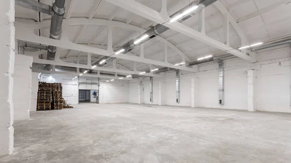 Ipari Épület Belseje Fehér Téglafalakkal Betonpadlóval Üres Terekkel Termék Vagy — Stock Fotó