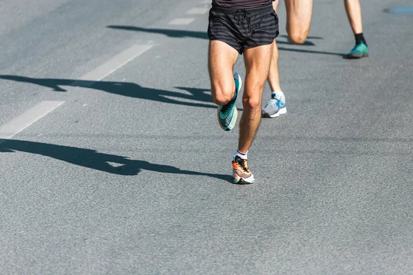 Carrera Maratón Primer Plano Los Muchos Corredores Pies Las Carreras —  Fotos de Stock