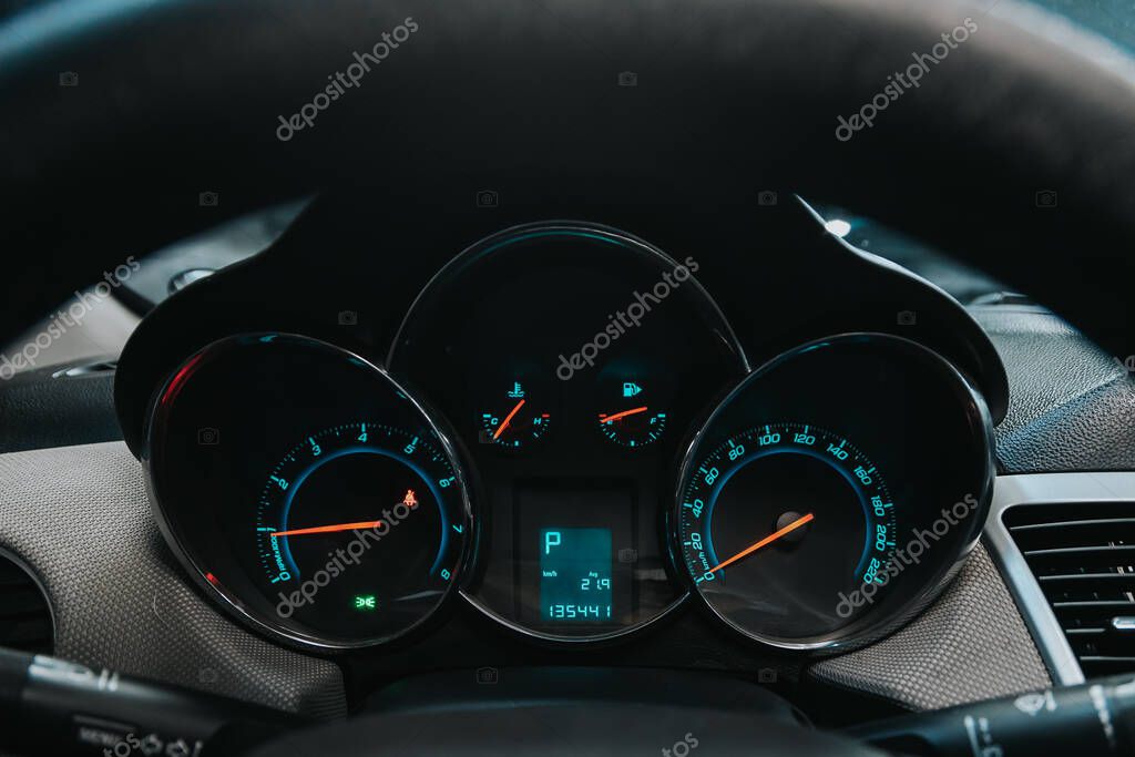 Novosibirsk Russia Settembre 2020 Chevrolet Cruze Pannello Auto Tachimetro  Digitale — Foto Editoriale Stock © everyonensk #409727100