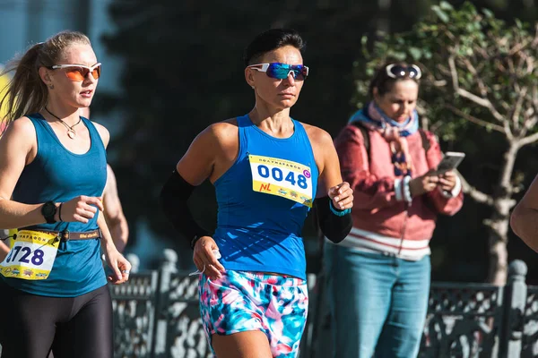 Novosibirsk Ryssland September 2020 Rajevitjs Halvmaraton Maratonlöpare Börjar Biljetter Körs — Stockfoto
