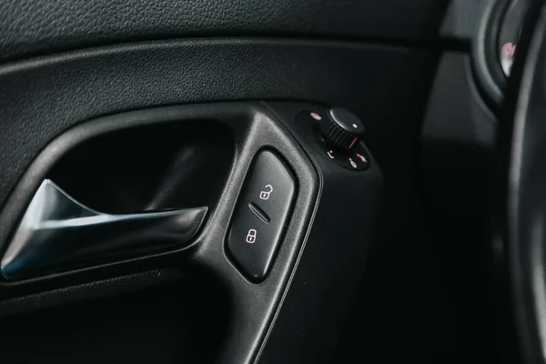 Novosibirsk 2020 Volkswagen Polo Closeup Door Control Panins New Car — 스톡 사진