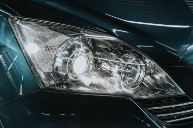 Novosibirsk, Rusya, 29 Eylül 2020: Honda CR-V, yeni arabanın ayrıntılı ışığı. Dış detay  