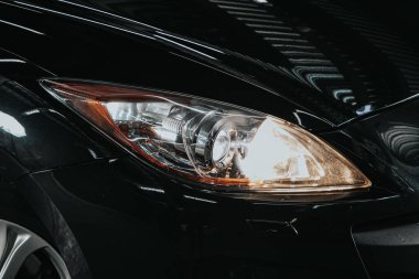 Novosibirsk, Rusya, 19 Eylül 2020: Mazda 3, yeni arabanın ışıklarını kapatın. Dış detay  