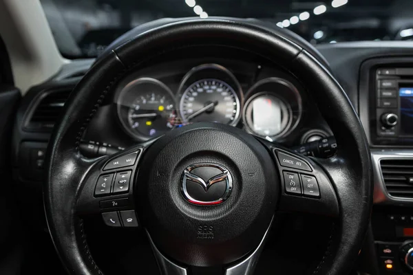 Novosibirsk Rusland Augustus 2020 Mazda Kajuit Interieur Details Snelheidsmeter Toerenteller — Stockfoto