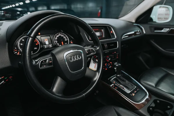 Novosibirsk Ryssland Oktober 2020 Audi Närbild Instrumentbräda Spelare Ratt Gaspedal — Stockfoto