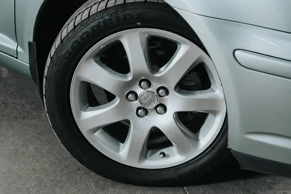 Novoszibirszk Oroszország Október 2020 Toyota Avensis Car Wheel Alloy Wheel — Stock Fotó