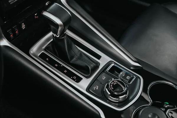 Новосибирск Россия Октября 2020 Mitsubishi Pajero Sport Gear Shift Автоматическая — стоковое фото