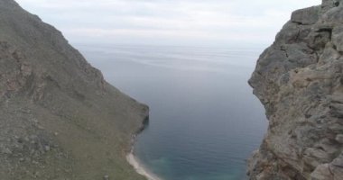 Baykal. Olkhon Adaları. drone--dan ateş. Hava fotoğrafçılığı. Irkutsk bölge. yaz.