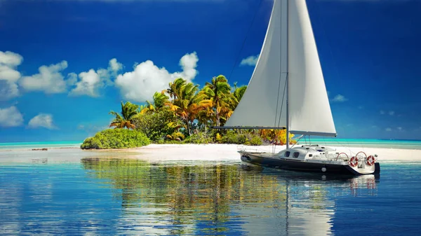 Una Fuga Privata Barca Vela Raggiungendo Isola Tropicale Appartata Due — Foto Stock